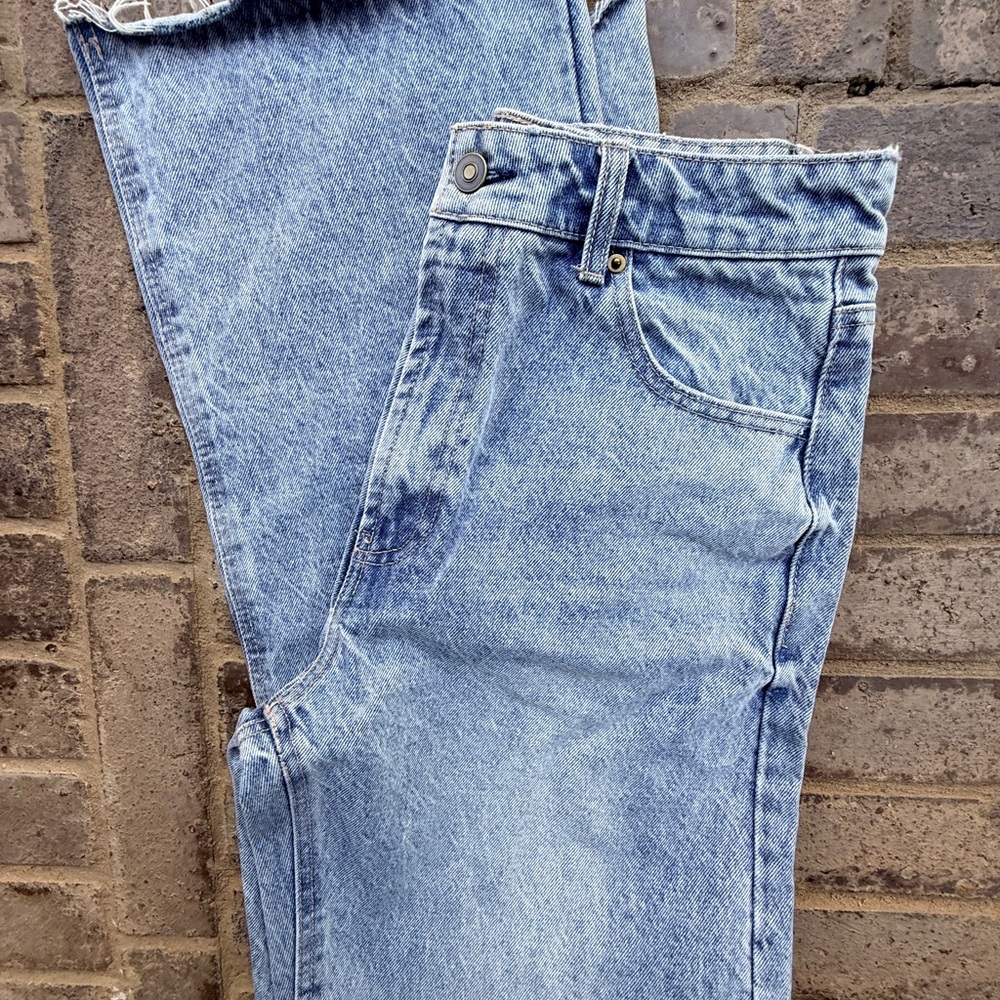 Fashion Nova Women's Light Blue Straight Jeans - Picture 5 of 6